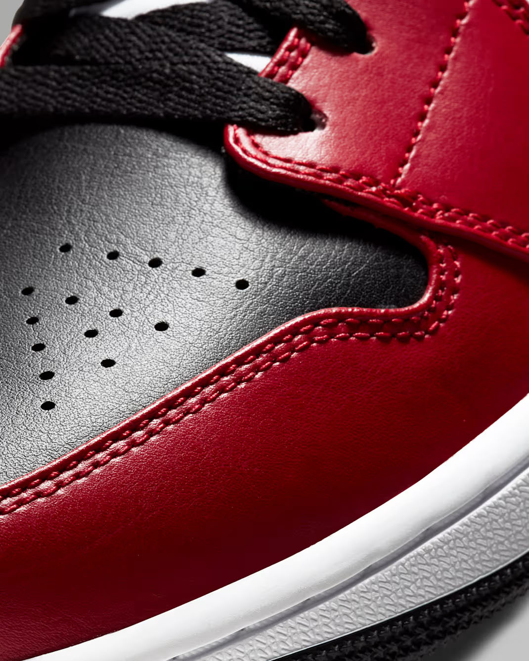 Air Jordan 1 Mid Chicago Black Toe 2026 Mens Shoes 7