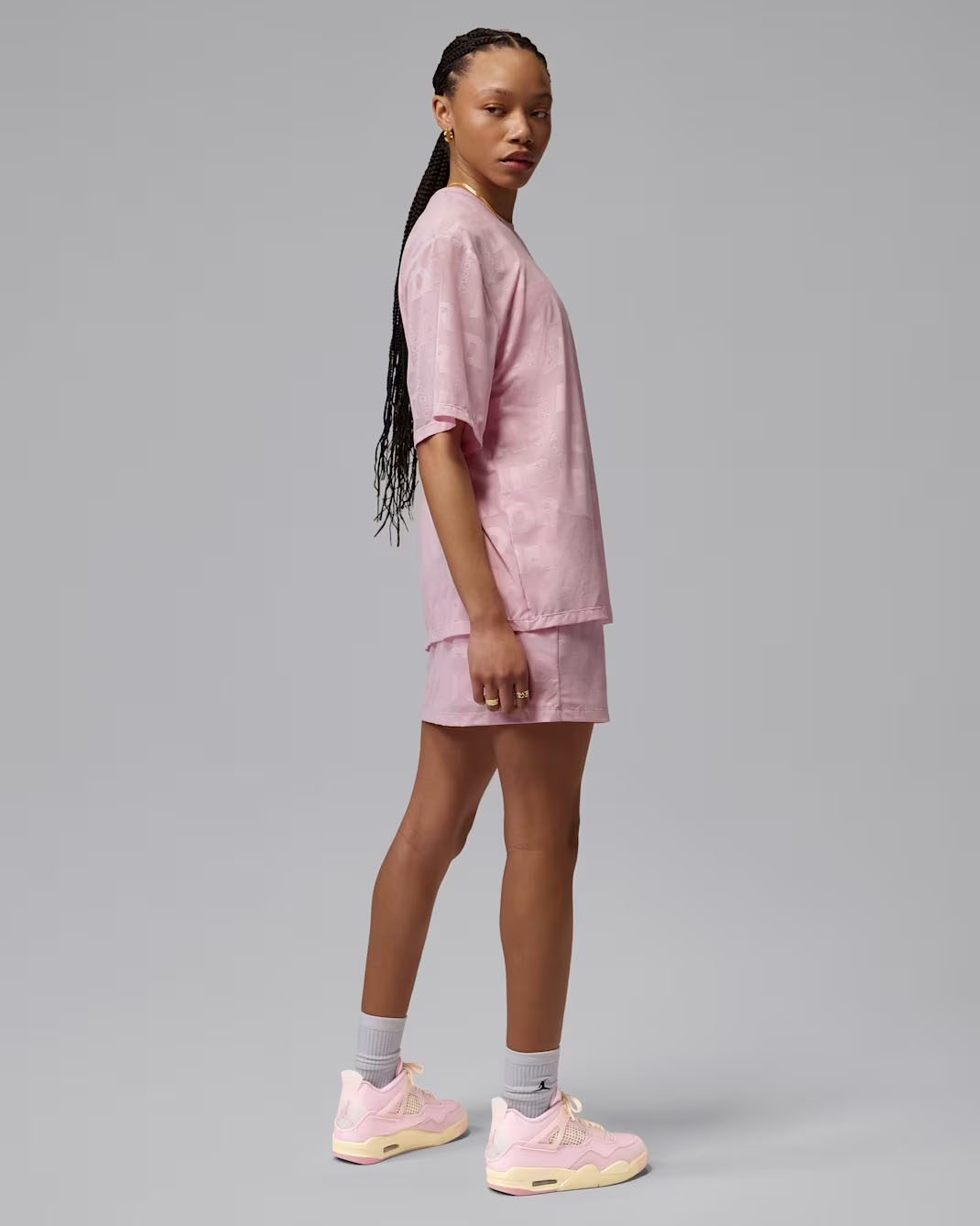 Air Jordan 4 Iced Carmine Womens Outfit