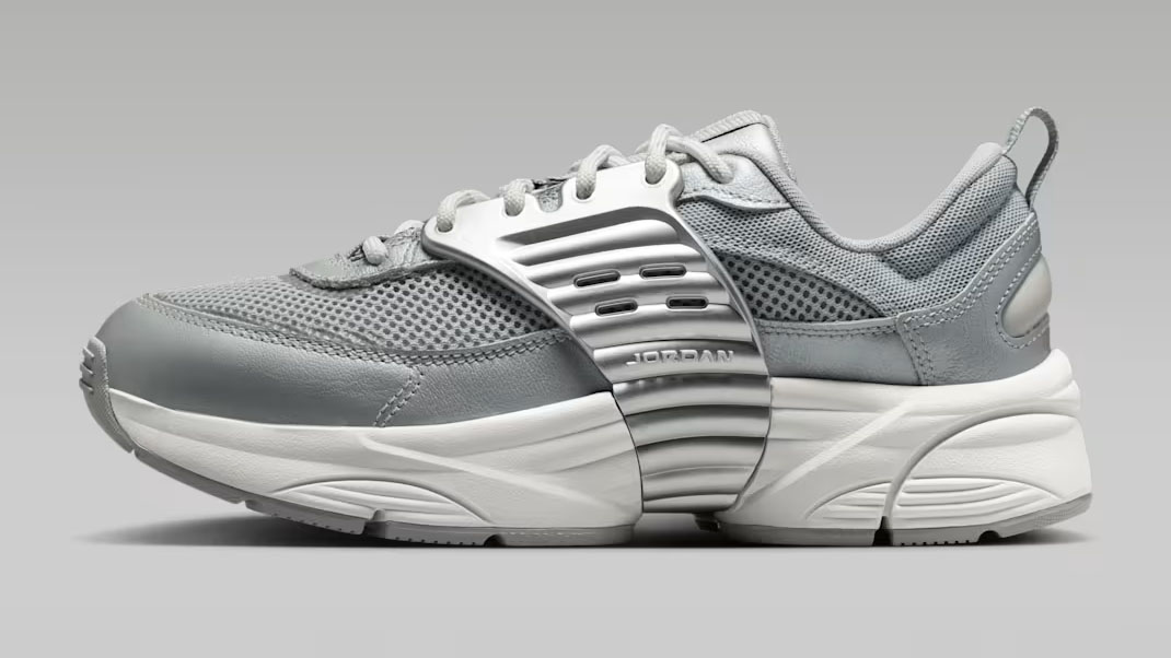 Jordan Trunner OS Swan Wolf Grey Reflect Silver Summit White Womens Sneakers IR1839-100