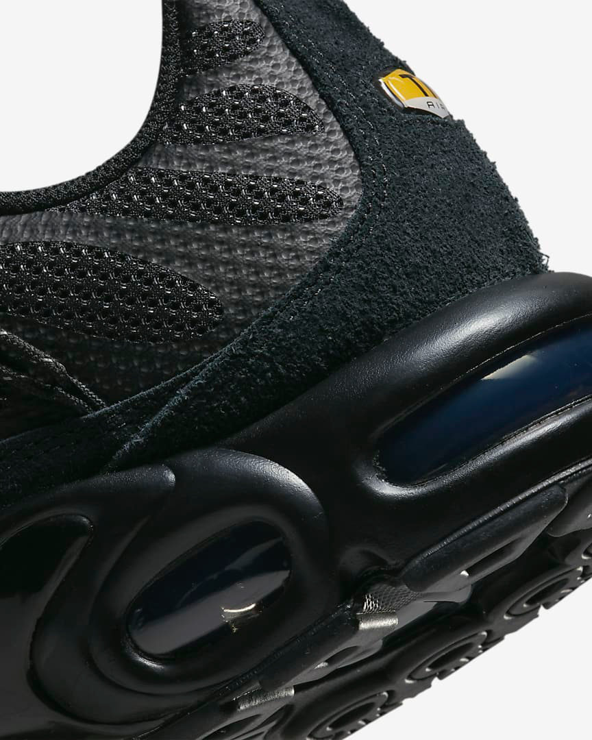 Nike-Air-Max-Utility-Bungee-Lace-Toggle-Black-Metallic-Silver-FD0670-001-Release-Date-Info-8